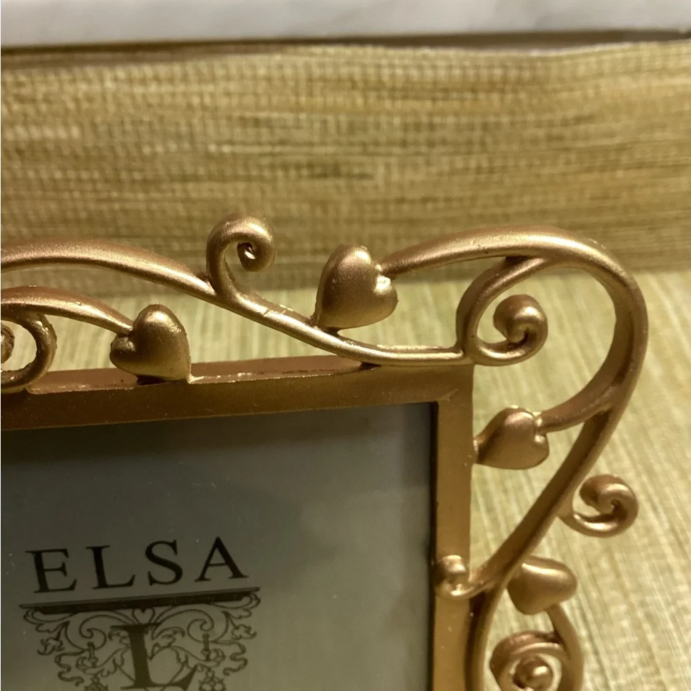 ELSA L. Inc. Elegant Gold Heart Photo Frame